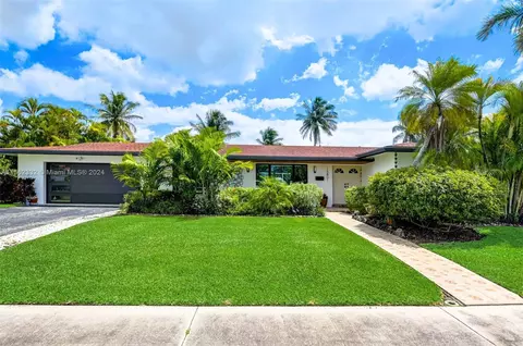 15801 Palmetto Club Dr, Miami, FL 33157