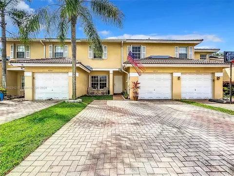 8952 NW 53rd St, Sunrise, FL 33351