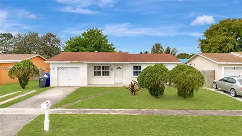 313 SW 76th Ter, North Lauderdale, FL 33068