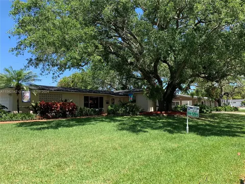 7745 SW 141st St, Palmetto Bay, FL 33158