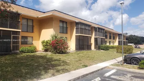 5821 Washington St #25, Hollywood, FL 33023