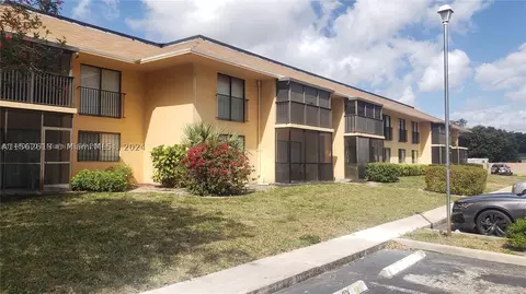 5821 Washington St #25, Hollywood, FL 33023