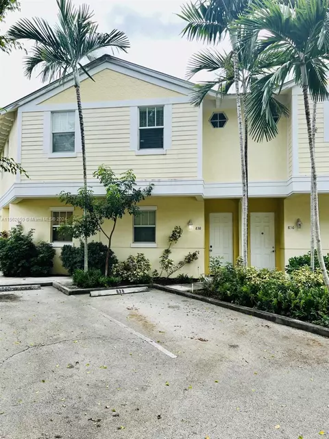 838 NE 14th Pl, Fort Lauderdale, FL 33304