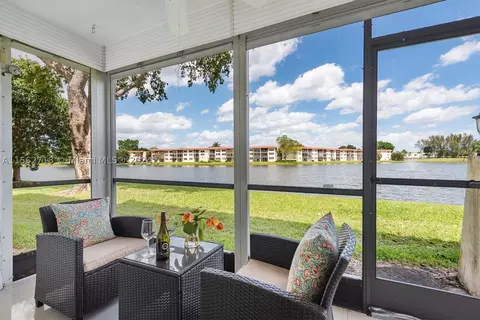 9423 S Hollybrook Lake Dr #110, Pembroke Pines, FL 33025
