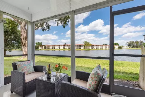 9423 S Hollybrook Lake Dr #110, Pembroke Pines, FL 33025