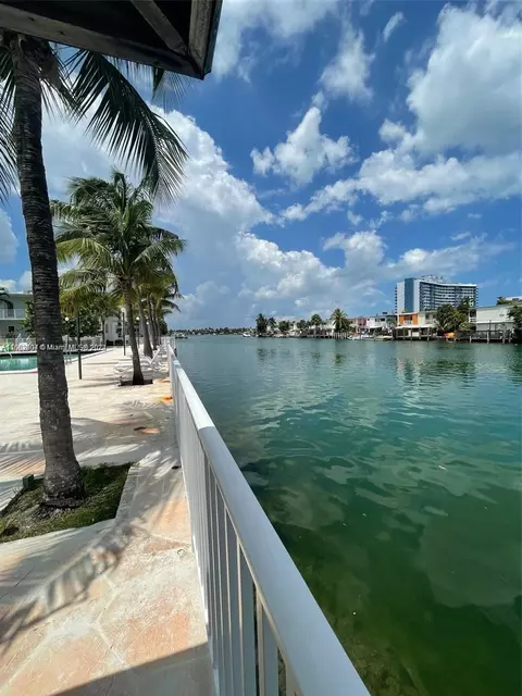 7207 Bay Dr #3, Miami Beach, FL 33141