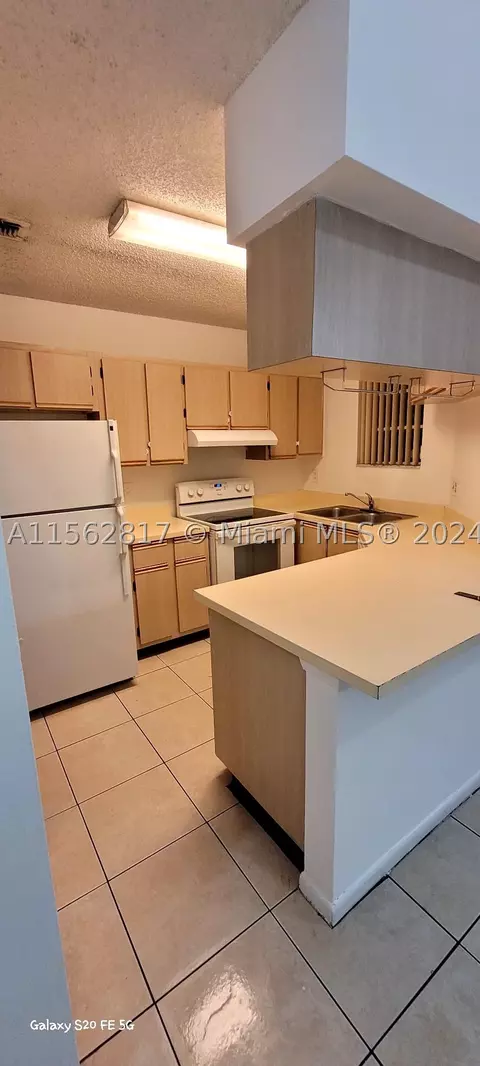 18320 NW 68th Ave #K, Hialeah, FL 33015