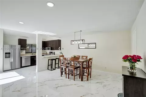 622 Commodore Dr, Plantation, FL 33325