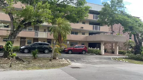 3600 NE 170th St #108, North Miami Beach, FL 33160