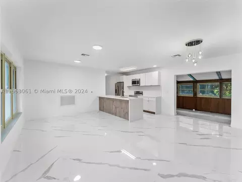 19611 NW 7th Ct, Miami Gardens, FL 33169
