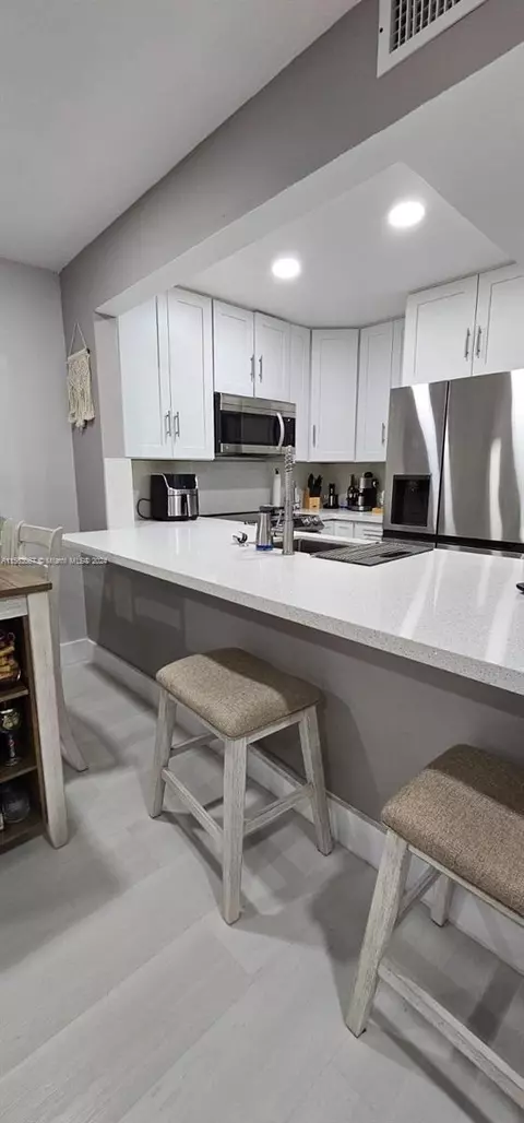8201 NW 8th St #1-209, Miami, FL 33126