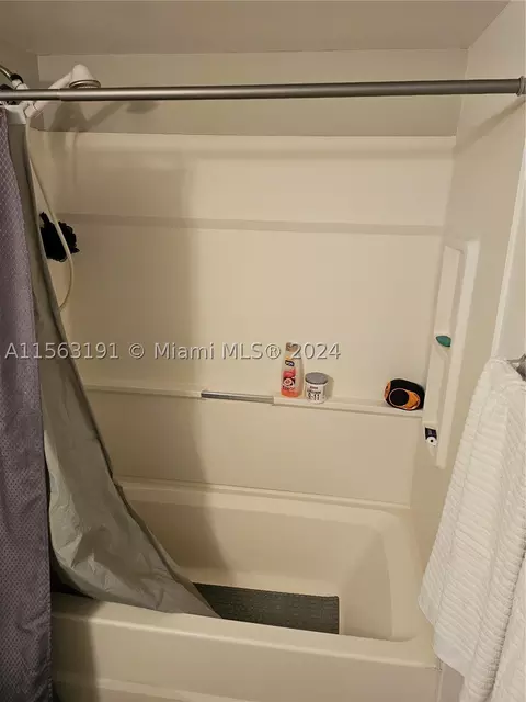 Undisclosed, Hialeah, FL 33015 photo 10