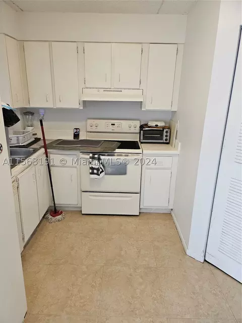 Undisclosed, Hialeah, FL 33015 photo 4