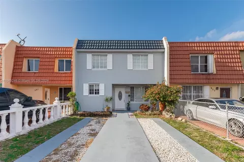 957 W 79th Pl, Hialeah, FL 33014