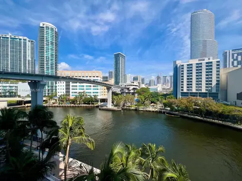 31 SE 5th St #602, Miami, FL 33131