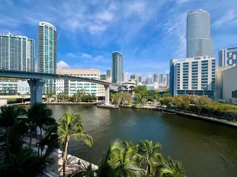 31 SE 5th St #602, Miami, FL 33131