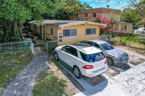 3760 Day Ave, Miami, FL 33133