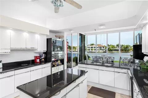3801 NE 207th St #TH4, Aventura, FL 33180
