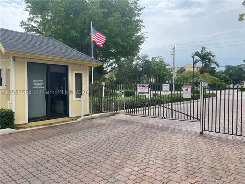 807 NE 199th St #107, Miami, FL 33179