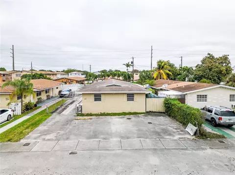 637 W 28th St, Hialeah, FL 33010
