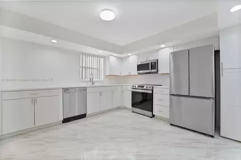 271 S Hollybrook Dr #307, Pembroke Pines, FL 33025