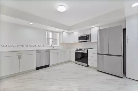 271 S Hollybrook Dr #307, Pembroke Pines, FL 33025
