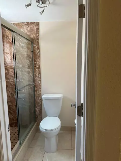 Bath - 440 E 23rd St #1101, Hialeah, FL 33013 photo 6 of 7