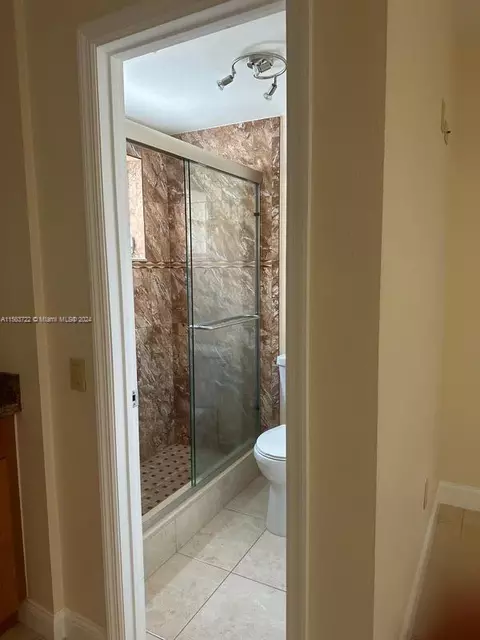 Bath - 440 E 23rd St #1101, Hialeah, FL 33013 photo 1 of 7