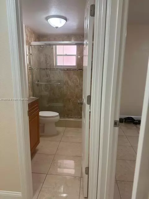 Bath - 440 E 23rd St #1101, Hialeah, FL 33013 photo 2 of 7