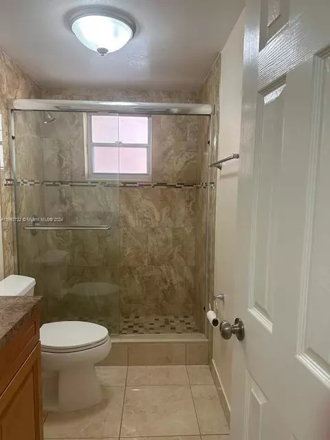 Bath - 440 E 23rd St #1101, Hialeah, FL 33013 photo 4 of 7