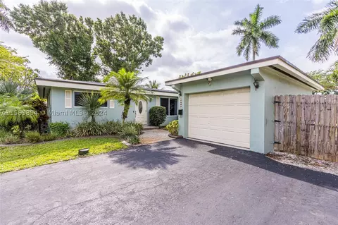 5502 SW 1st St, Plantation, FL 33317