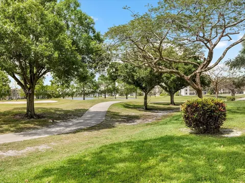 1709 Whitehall Dr #102, Davie, FL 33324