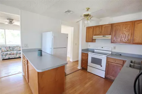Kitchen - 1030 Cypress St, Okeechobee, FL 34974 photo 2 of 6