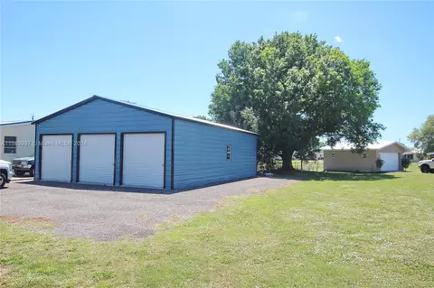 Exterior - 1030 Cypress St, Okeechobee, FL 34974 photo 4 of 11