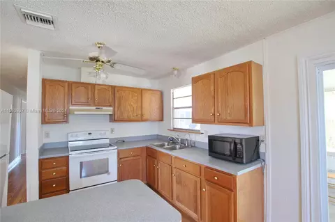 Kitchen - 1030 Cypress St, Okeechobee, FL 34974 photo 1 of 6