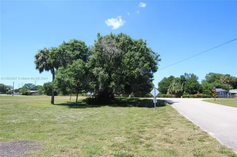 Exterior - 1030 Cypress St, Okeechobee, FL 34974 photo 9 of 11