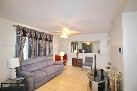 Living - 1016 Elm St, Okeechobee, FL 34974 photo 1 of 6