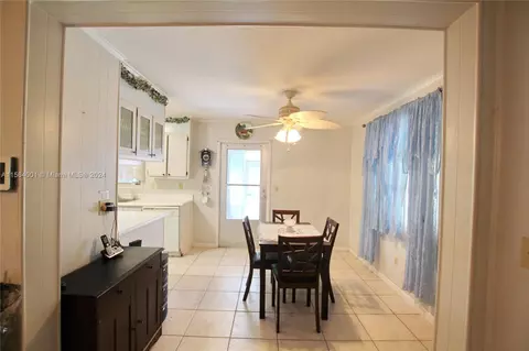 Dining - 1016 Elm St, Okeechobee, FL 34974 photo 1 of 3
