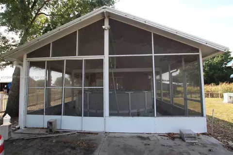 Exterior - 1016 Elm St, Okeechobee, FL 34974 photo 9 of 13
