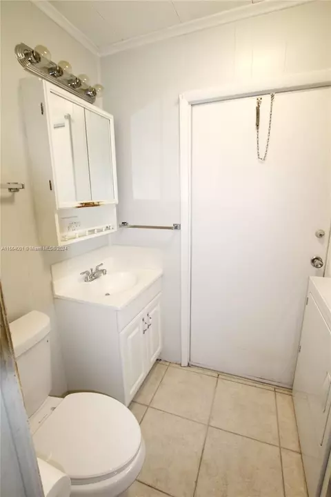 Bath - 1016 Elm St, Okeechobee, FL 34974 photo 1 of 7