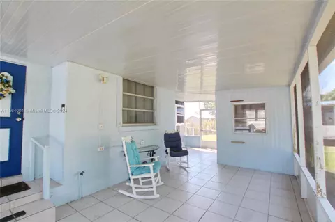 Living - 1016 Elm St, Okeechobee, FL 34974 photo 6 of 6