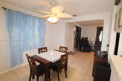 Dining - 1016 Elm St, Okeechobee, FL 34974 photo 3 of 3