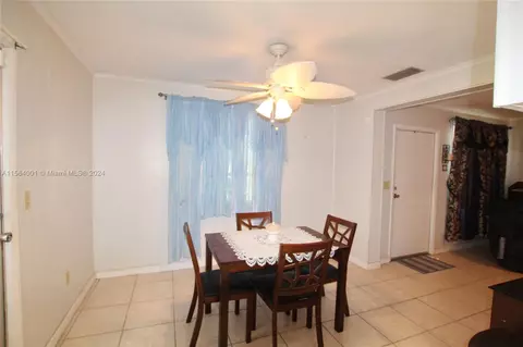 Dining - 1016 Elm St, Okeechobee, FL 34974 photo 2 of 3