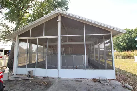 Exterior - 1016 Elm St, Okeechobee, FL 34974 photo 11 of 13