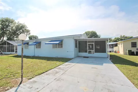 Exterior - 1016 Elm St, Okeechobee, FL 34974 photo 7 of 13