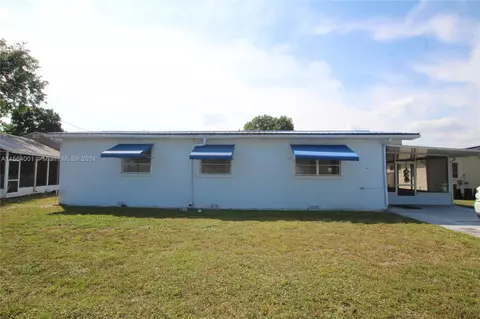 Exterior - 1016 Elm St, Okeechobee, FL 34974 photo 2 of 13