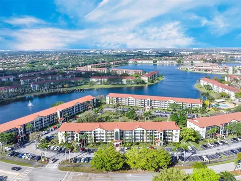 1300 SW 130th Ave #211F, Pembroke Pines, FL 33027