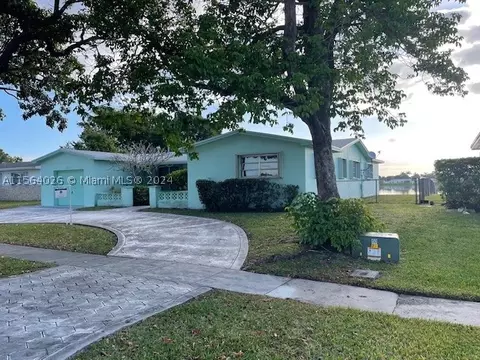 1921 NW 88th Ter, Pembroke Pines, FL 33024