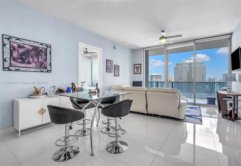 200 Biscayne Boulevard Way #4810, Miami, FL 33131