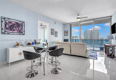 200 Biscayne Boulevard Way #4810, Miami, FL 33131